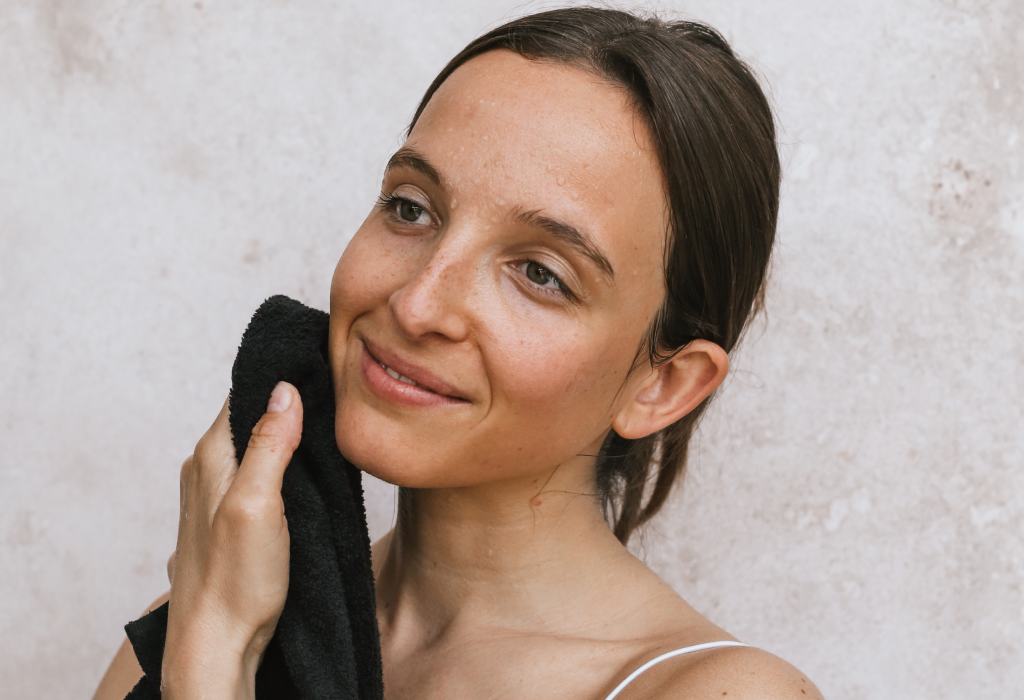 The Oil Cleansing Method: So reinigst du deine Haut gründlich & schonend
