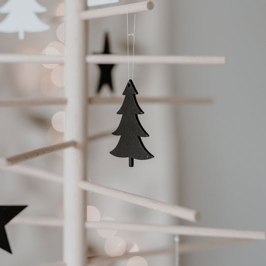 Holzanhänger Tanne schwarz im 8er Set