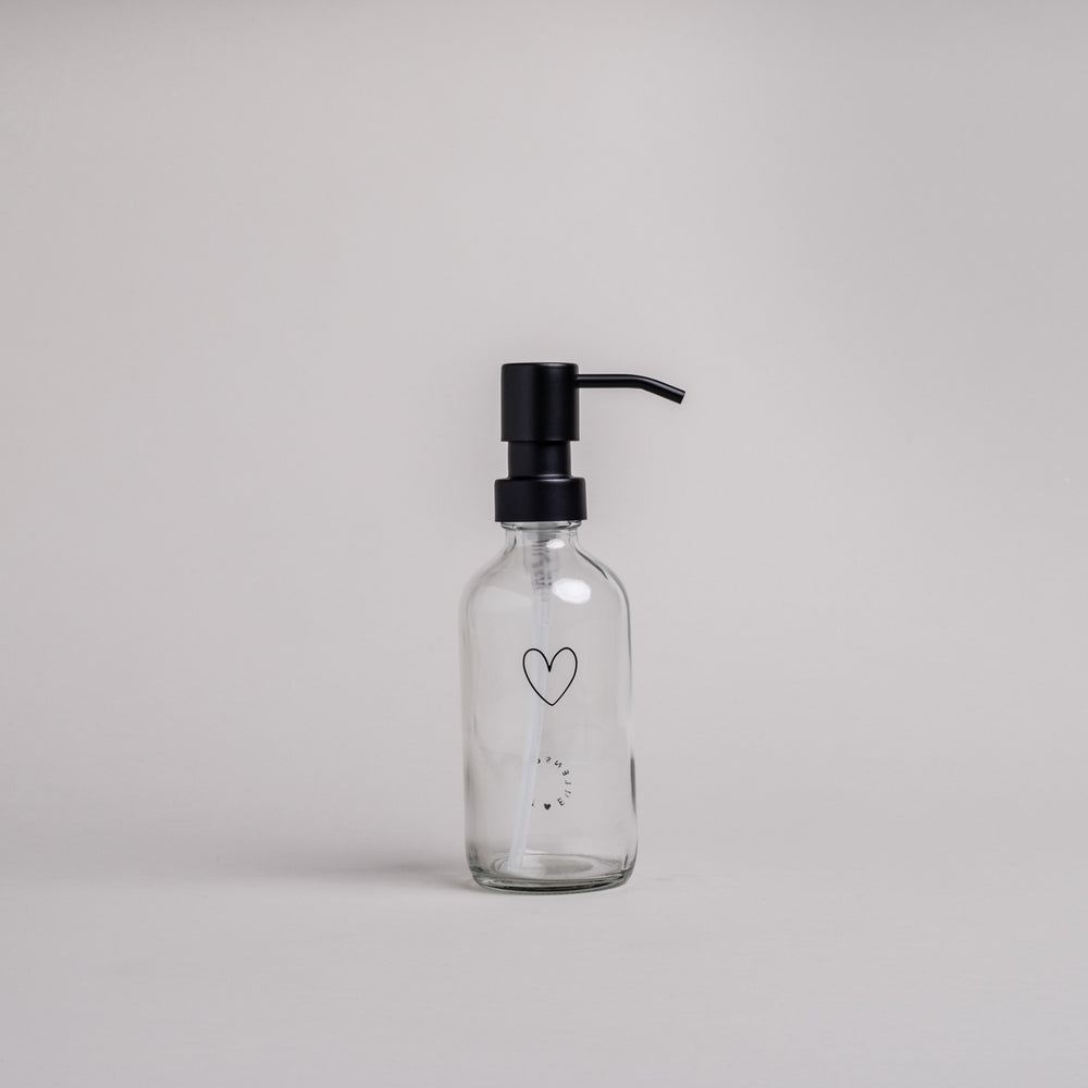 Transparenter Seifenspender mit Herz und schwarzem Pumpkopf aus Glas – minimalistisches Design für Küche oder Bad