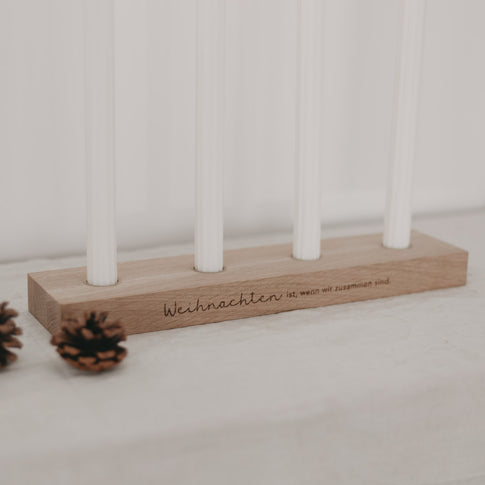 Adventskerzenbrett mit Gravur Weihnachten ist, wenn wir zusammen sind und vier weißen Kerzen