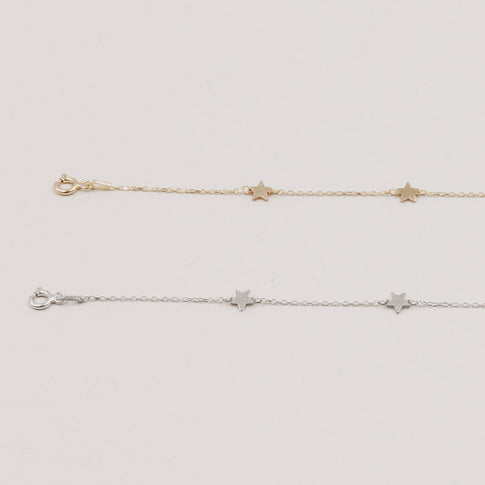 Nahaufnahme des Verschlusses vom Armband Jackie Gold & Silber in feiner Gliederoptik.