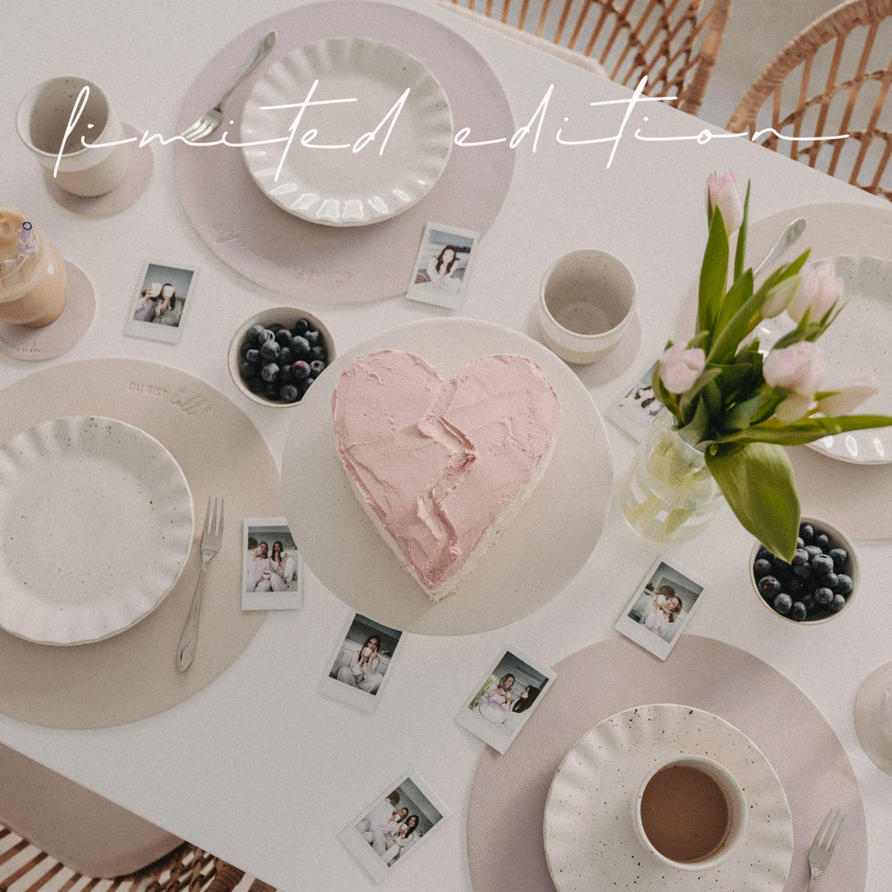 Wendbarer Untersetzer Herz in Flieder und Creme, dezentes Herzdesign, modernes Wohnaccessoire