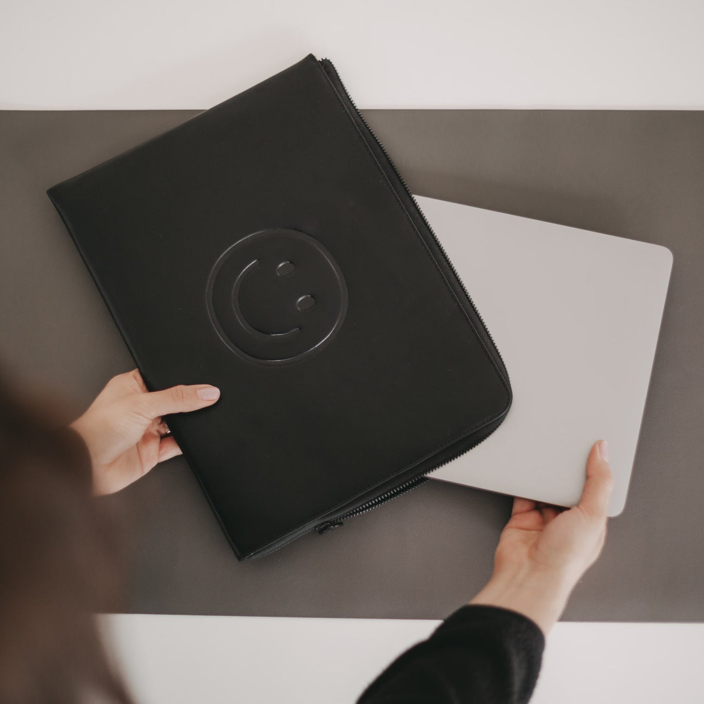 Laptoptasche Smiley schwarz | Eulenschnitt 