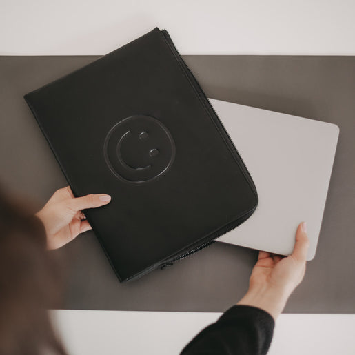 Laptoptasche Smiley schwarz | Eulenschnitt 