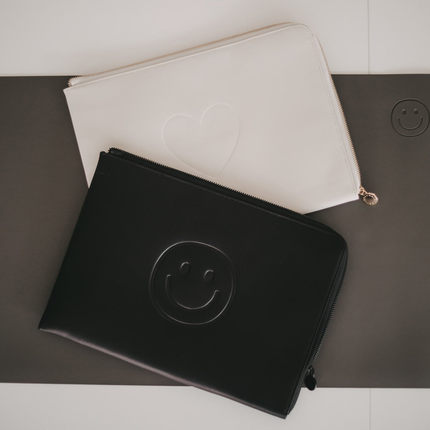 Laptoptasche Smiley schwarz | Eulenschnitt 
