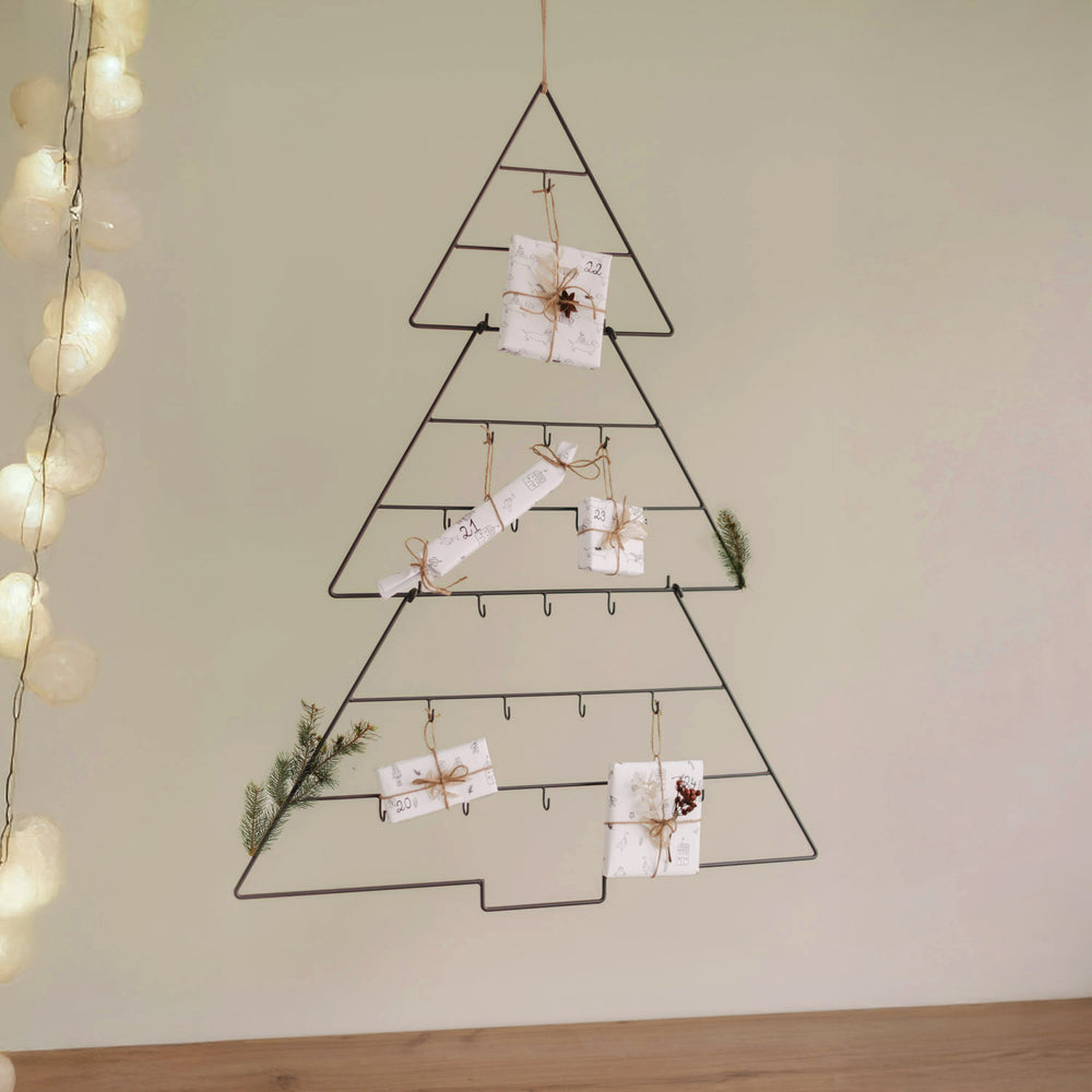 Großer Adventskalender in Tannenbaumform aus Metall mit 24 Haken für kleine Geschenke und Päckchen