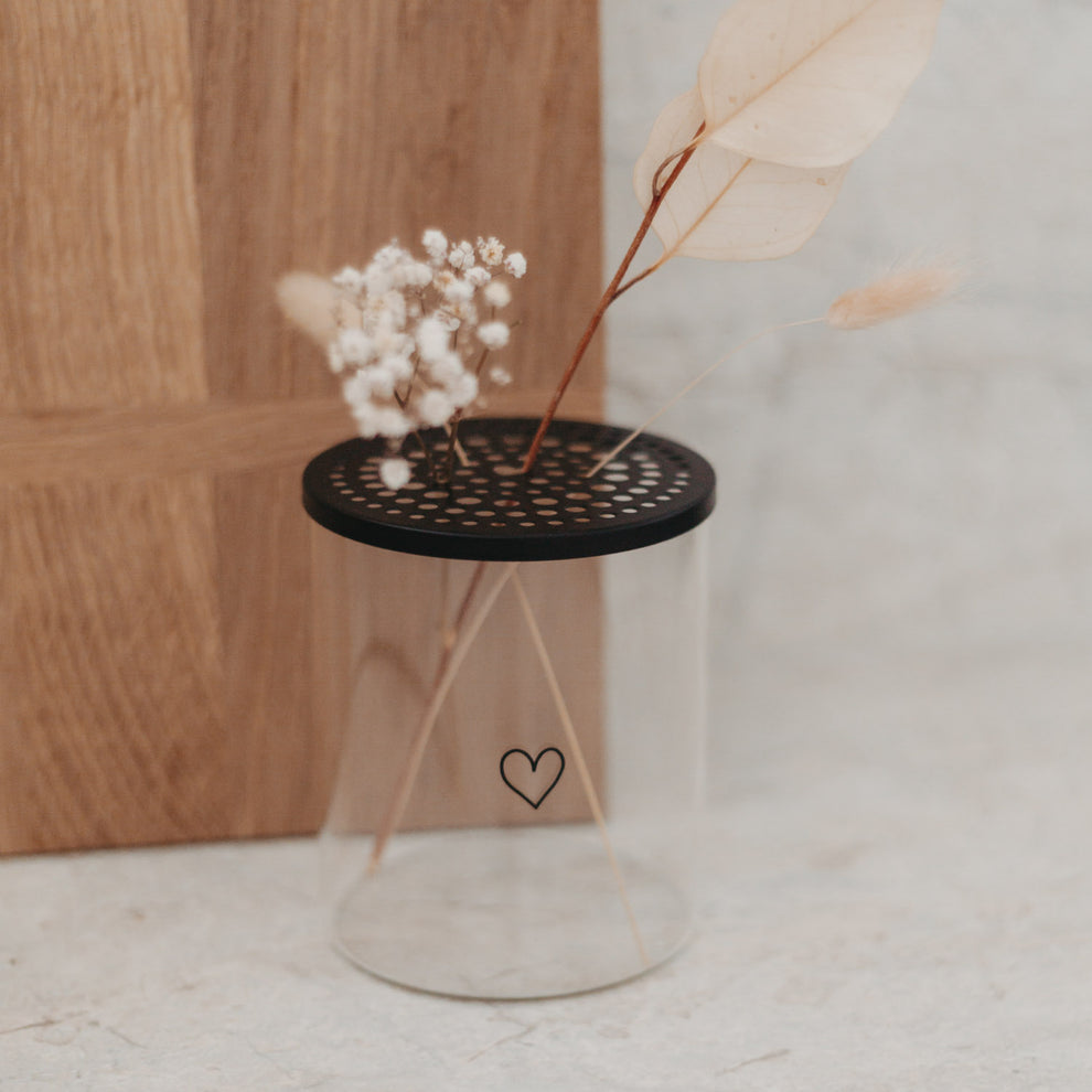 Trockenblumen im Vorratsglas mit schwarzem Metalldeckel – idealer Blumenhalter für jede Jahreszeit