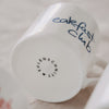 Unterseite der Tasse mit Logo „Eulenschnitt“ und kleinem Herz am Boden