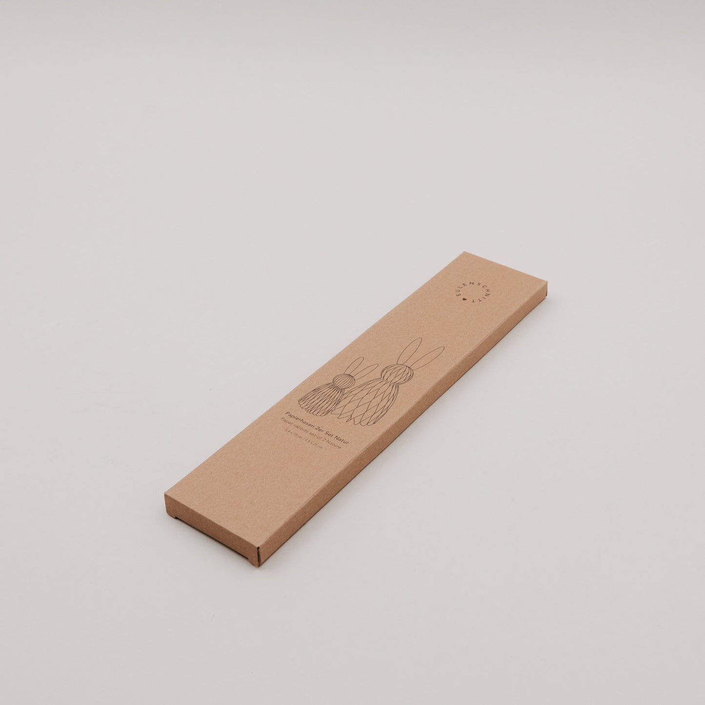 Verpackung des 2er-Sets Papierhasen Natur von Eulenschnitt, längliche Kartonbox mit Illustration.