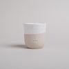 Keramikbecher TANTE in Beige-Weiß mit speckled Glasur, minimalistisches Design von Eulenschnitt.