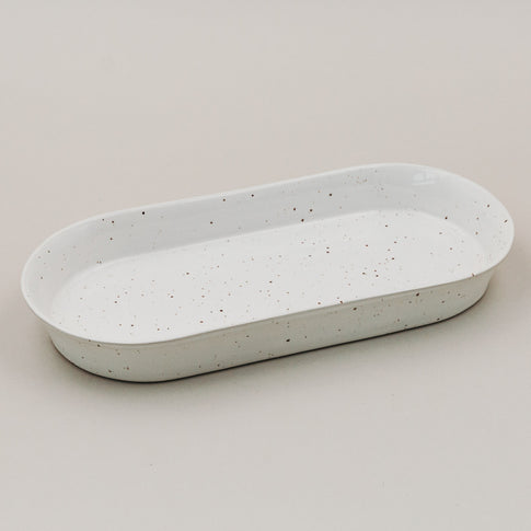 Servierschale Calma klein in ovaler Form mit weißem Sprenkelmuster aus handgefertigtem Steingut
