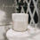 Minimalistischer Keramikbecher „Hello Sunshine“ Limited Edition auf Tisch, stilvoller Mini Mug