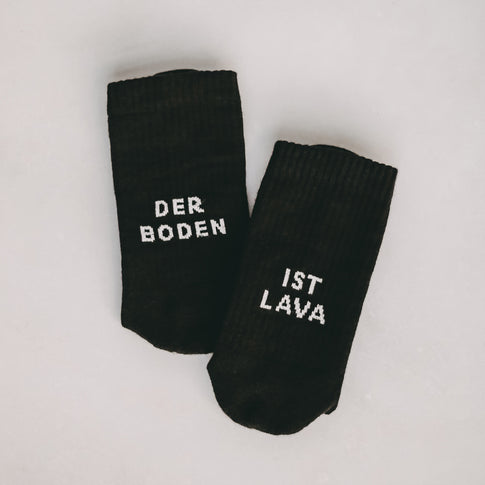 Socken Der Boden ist Lava schwarz | Eulenschnitt 