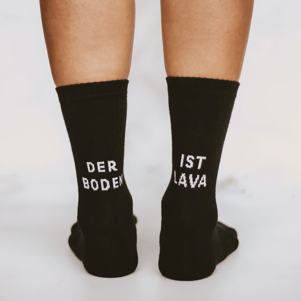 Socken Der Boden ist Lava schwarz | Eulenschnitt 