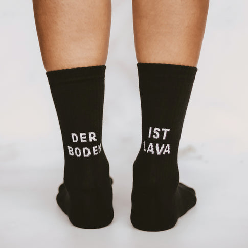 Socken Der Boden ist Lava schwarz | Eulenschnitt 