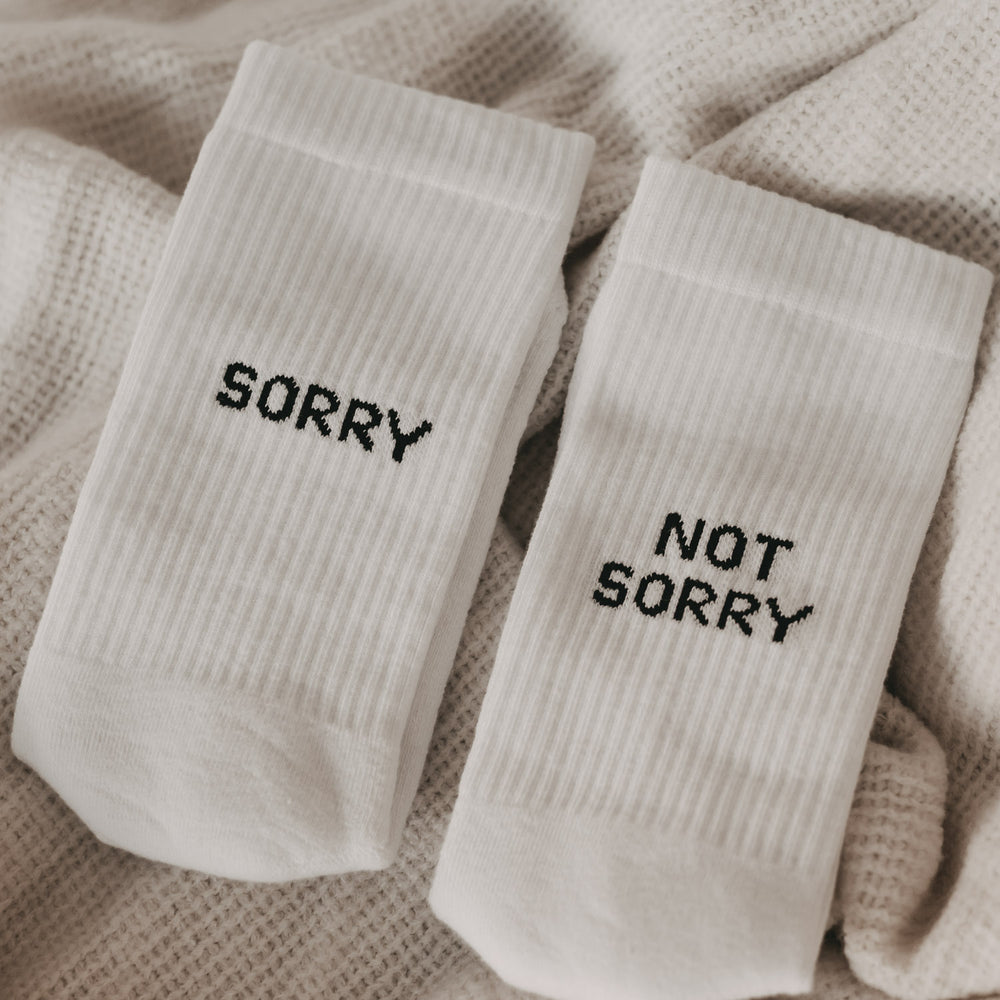 Socken weiß Sorry not Sorry | Eulenschnitt 