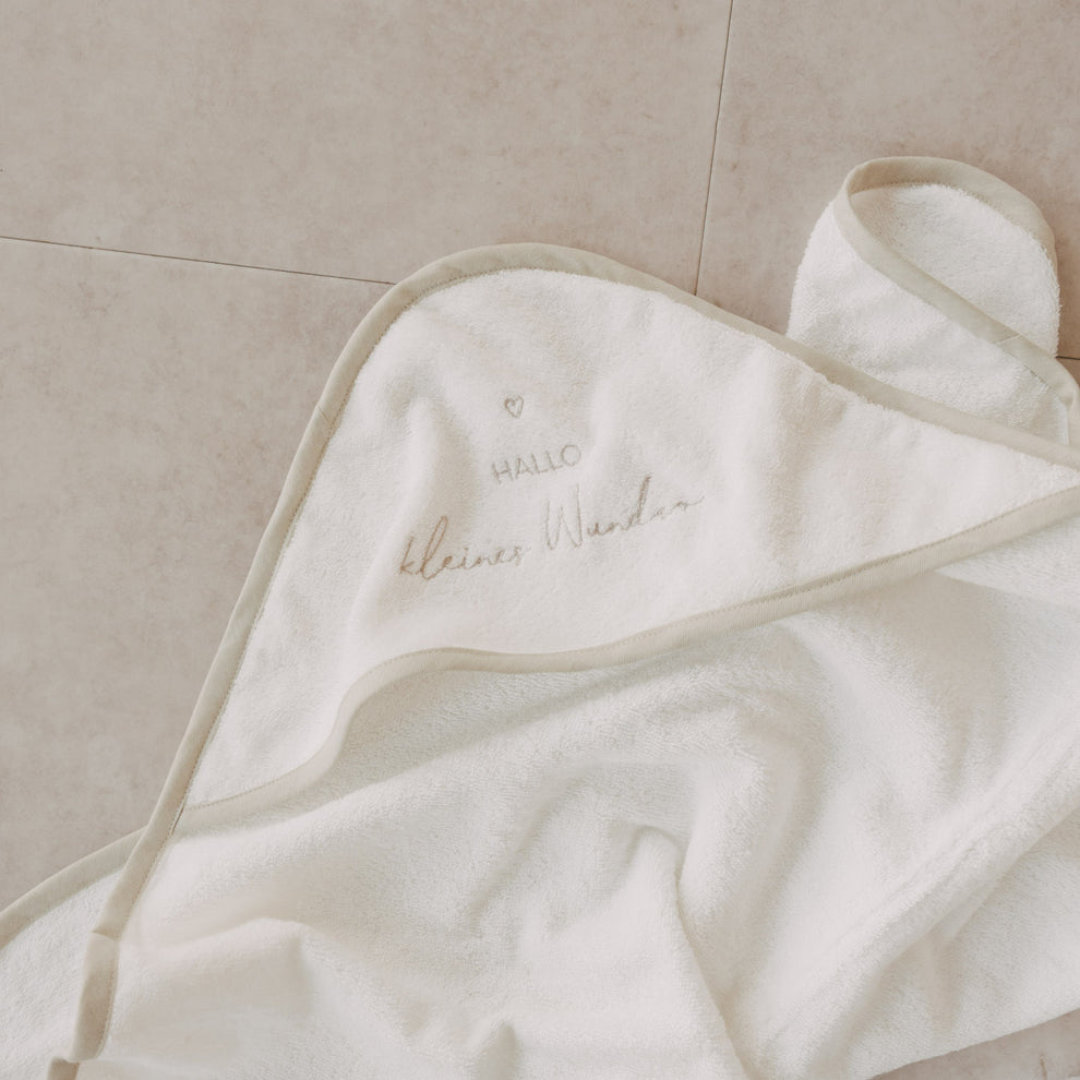 Weiches Kapuzenhandtuch Baby mit Stickerei Hallo kleines Wunder aus Baumwolle