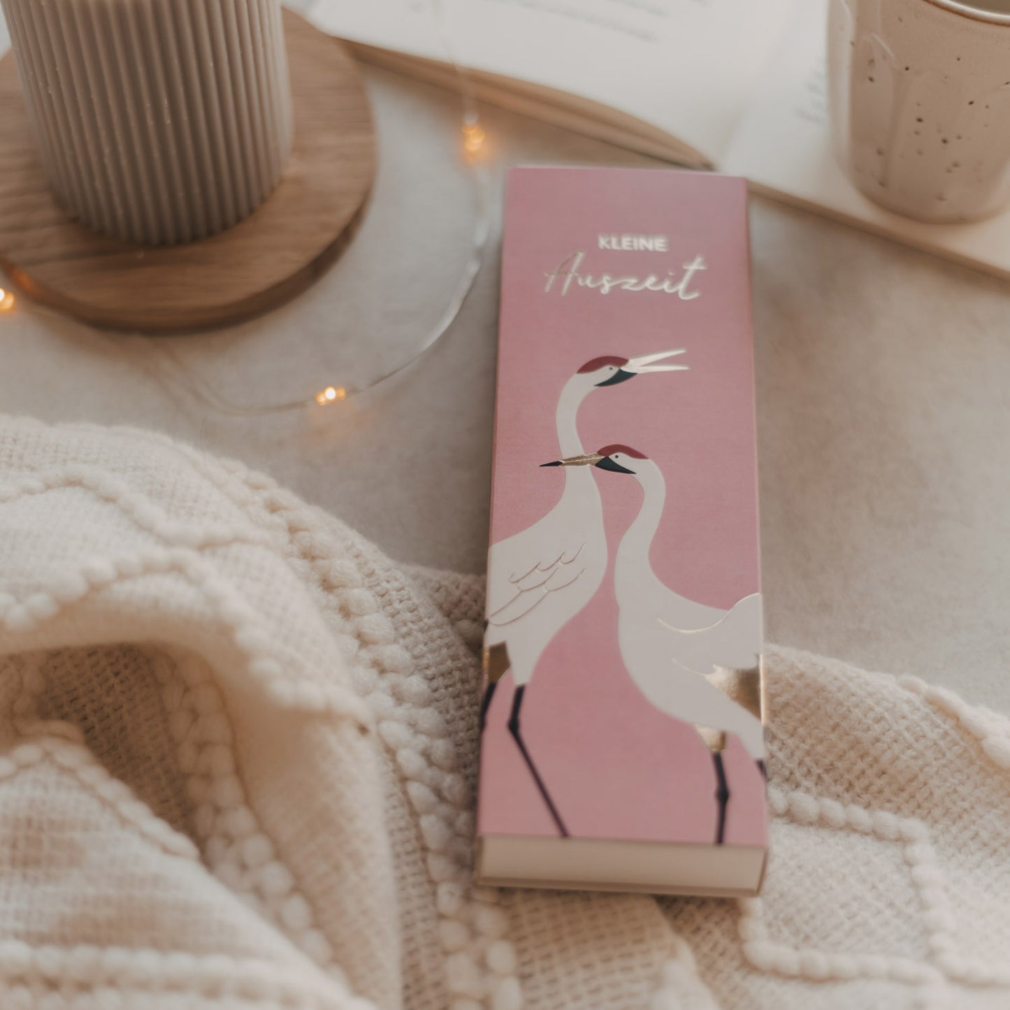 Streichholzschachtel „Kleine Auszeit“ mit Kranich-Motiv als stilvolles Wohnaccessoire