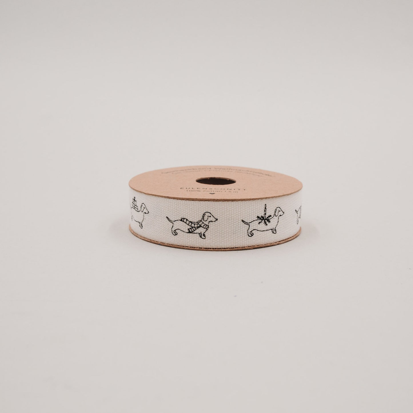 Rolle Geschenkband Weihnachtsdackel aus Baumwolle mit süßen Dackeln im Weihnachtslook auf weißem Grund