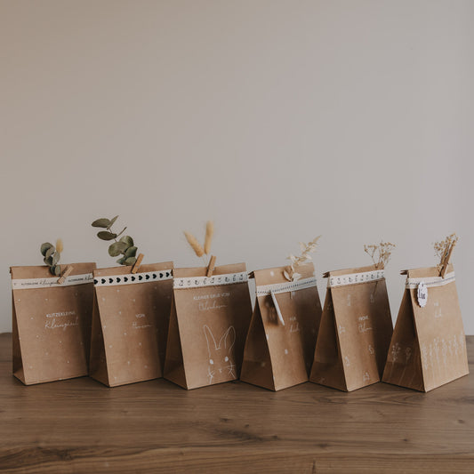Papiertüten Ostern 6er Set aus Kraftpapier mit liebevollen Osterprints und Trockenblumen dekoriert