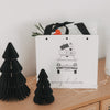 Große Geschenktüte Weihnachten mit Auto Motiv und Tannenzweigen