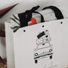 Geschenktüte Weihnachten mit Auto und Geschenken Detailaufnahme