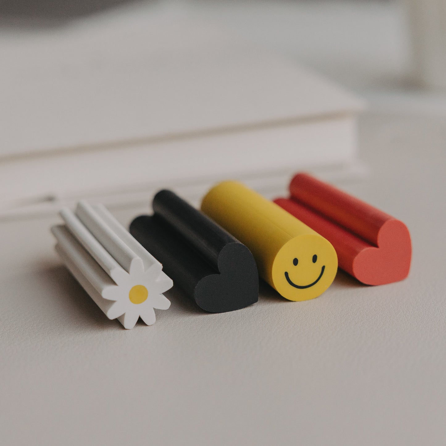 Radiergummis mit Daisy, Herz und Smiley in verschiedenen Farben